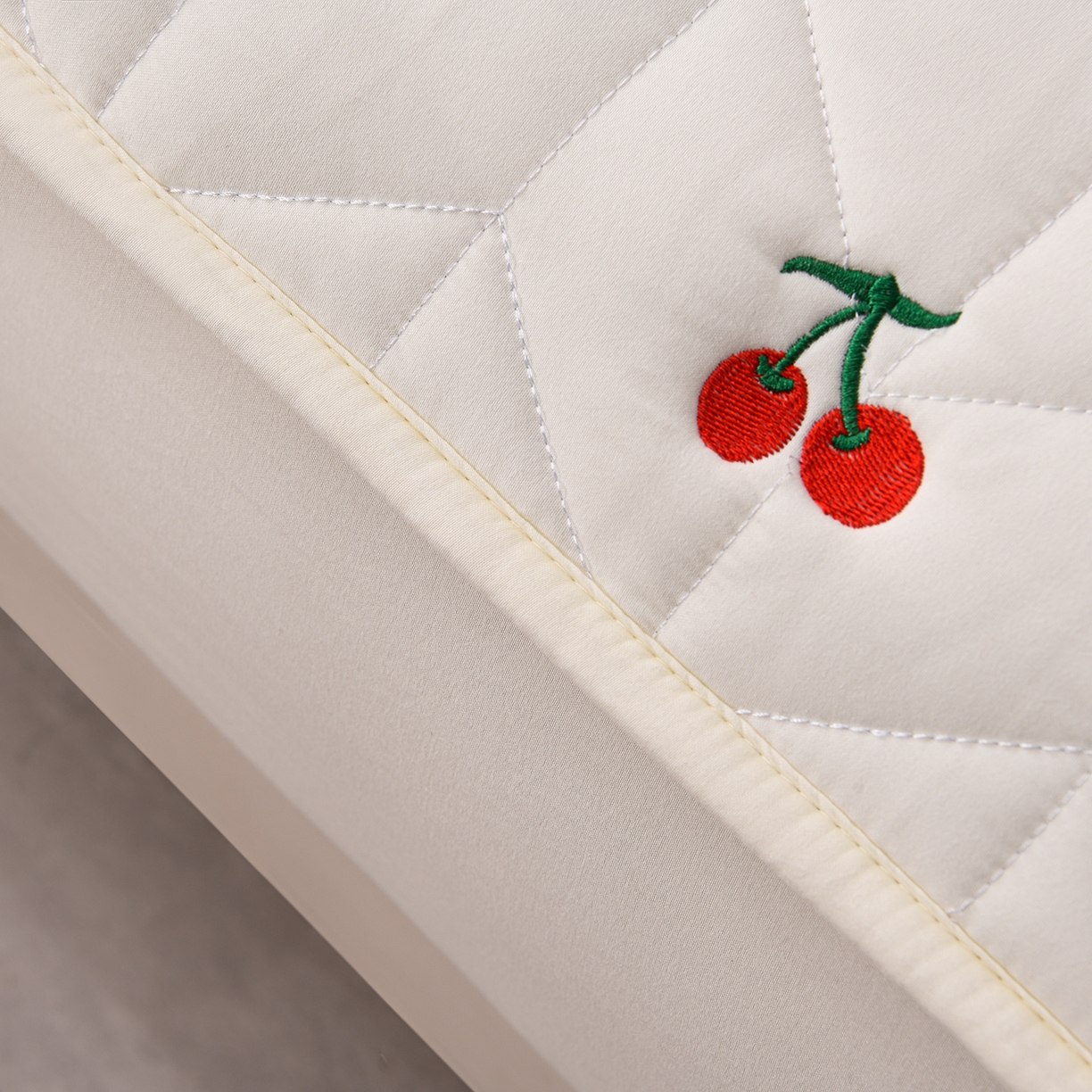 91家纺网 家纺一手货源 找家纺 推推家纺 2025新款A类水洗棉床笠单品床笠床笠单件 樱桃-米白