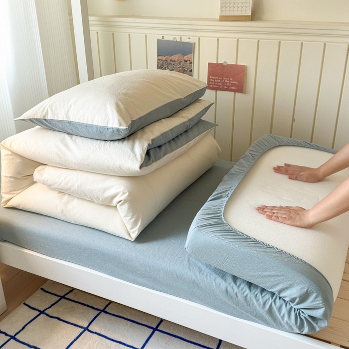 91家纺网 家纺一手货源 找家纺 良品汇馆 2025【学生三件套】纯棉学生宿舍三件套床品件套格子纯色单人上下铺0.9床笠 奶白蓝