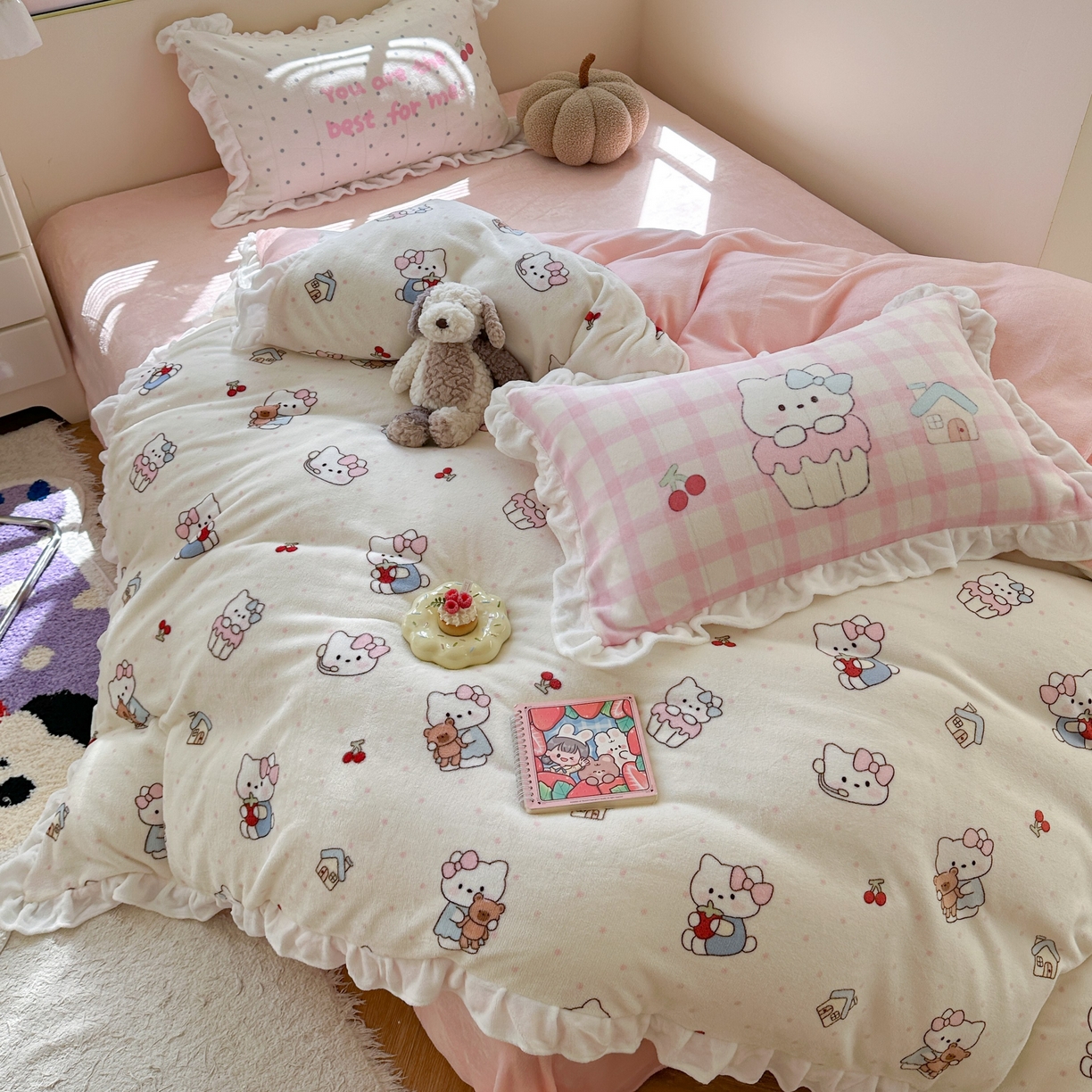 91家纺网 家纺一手货源 找家纺 美乐迪家纺 2025新款加厚牛奶绒花边四件套 小猫的家