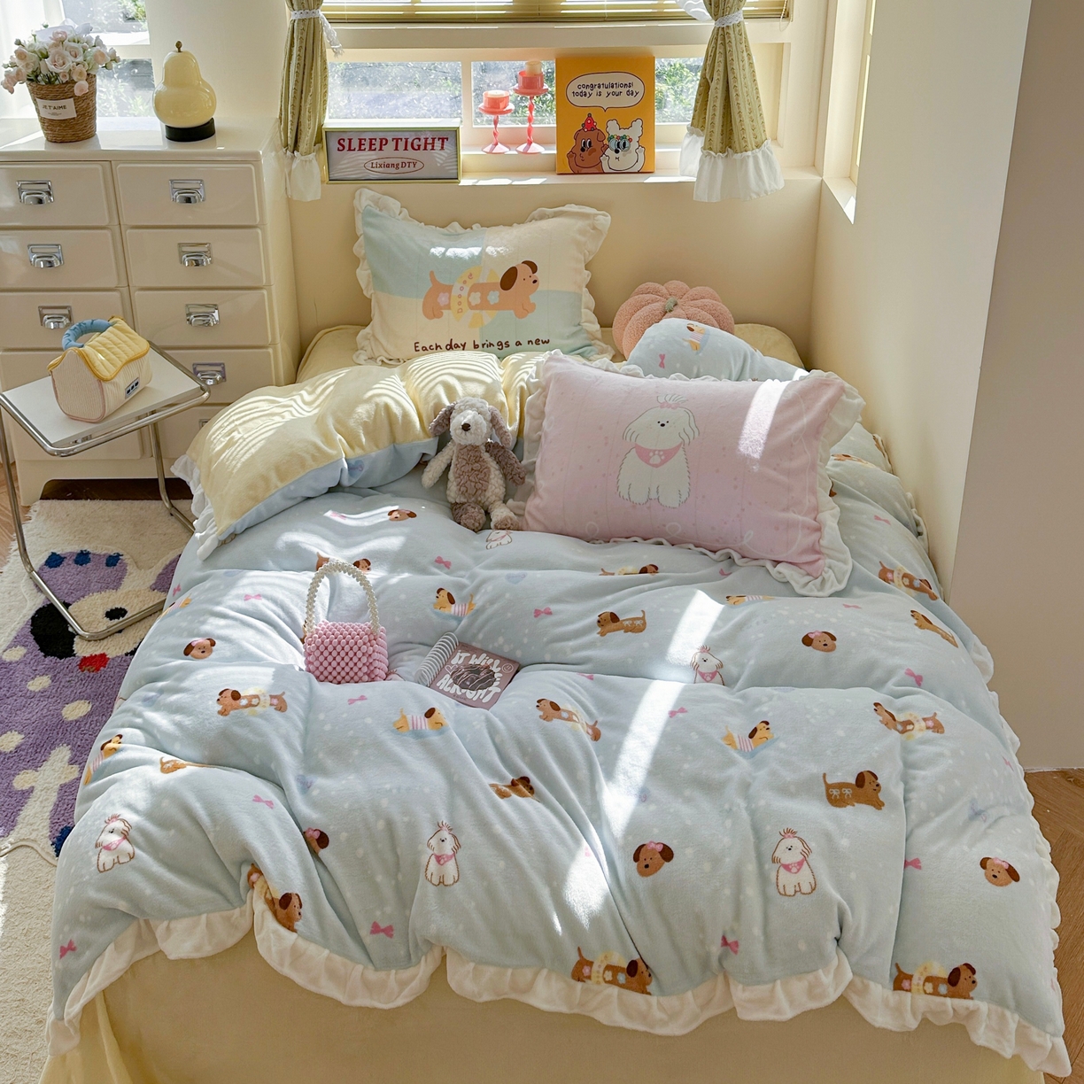 91家纺网 家纺一手货源 找家纺 美乐迪家纺 2025新款加厚牛奶绒花边四件套 香肠狗