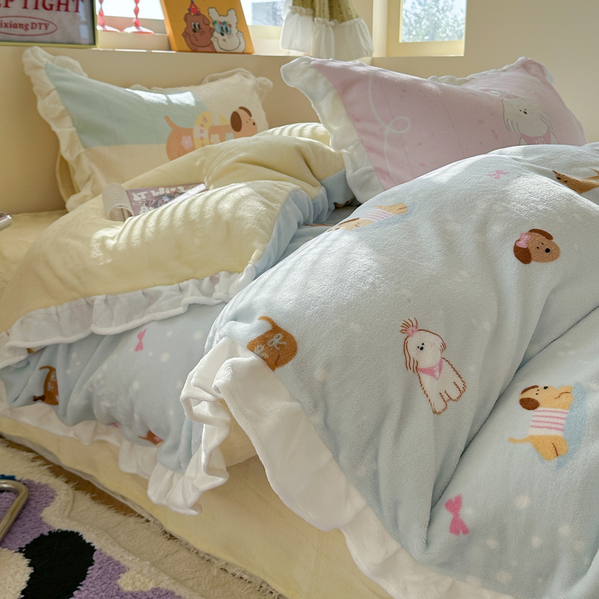 91家纺网 家纺一手货源 找家纺 美乐迪家纺 2025新款加厚牛奶绒花边四件套 香肠狗