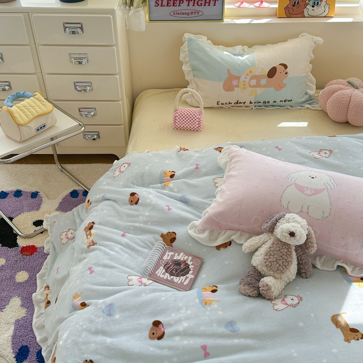 91家纺网 家纺一手货源 找家纺 美乐迪家纺 2025新款加厚牛奶绒花边四件套 香肠狗