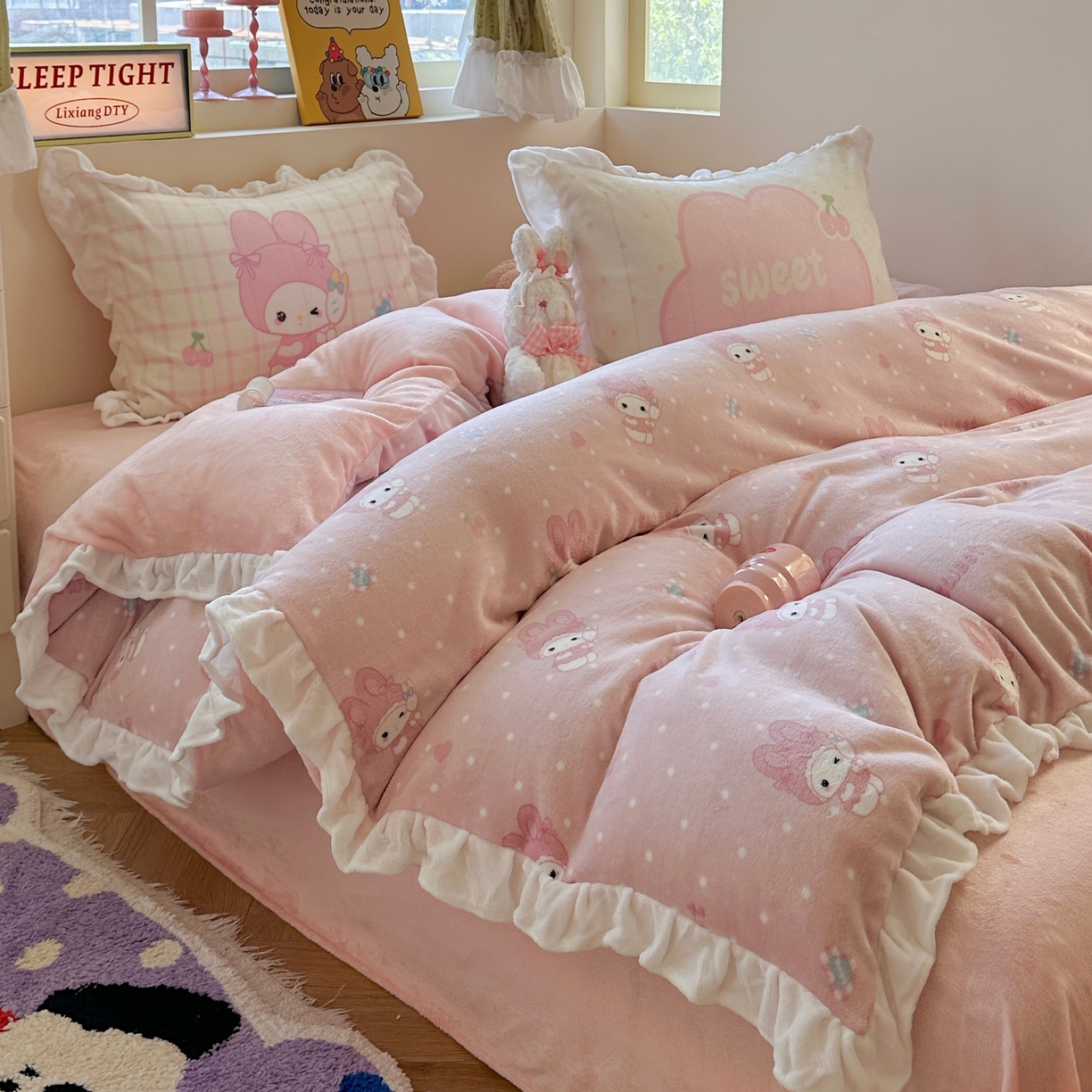 91家纺网 家纺一手货源 找家纺 美乐迪家纺 2025新款加厚牛奶绒花边四件套 头套小兔