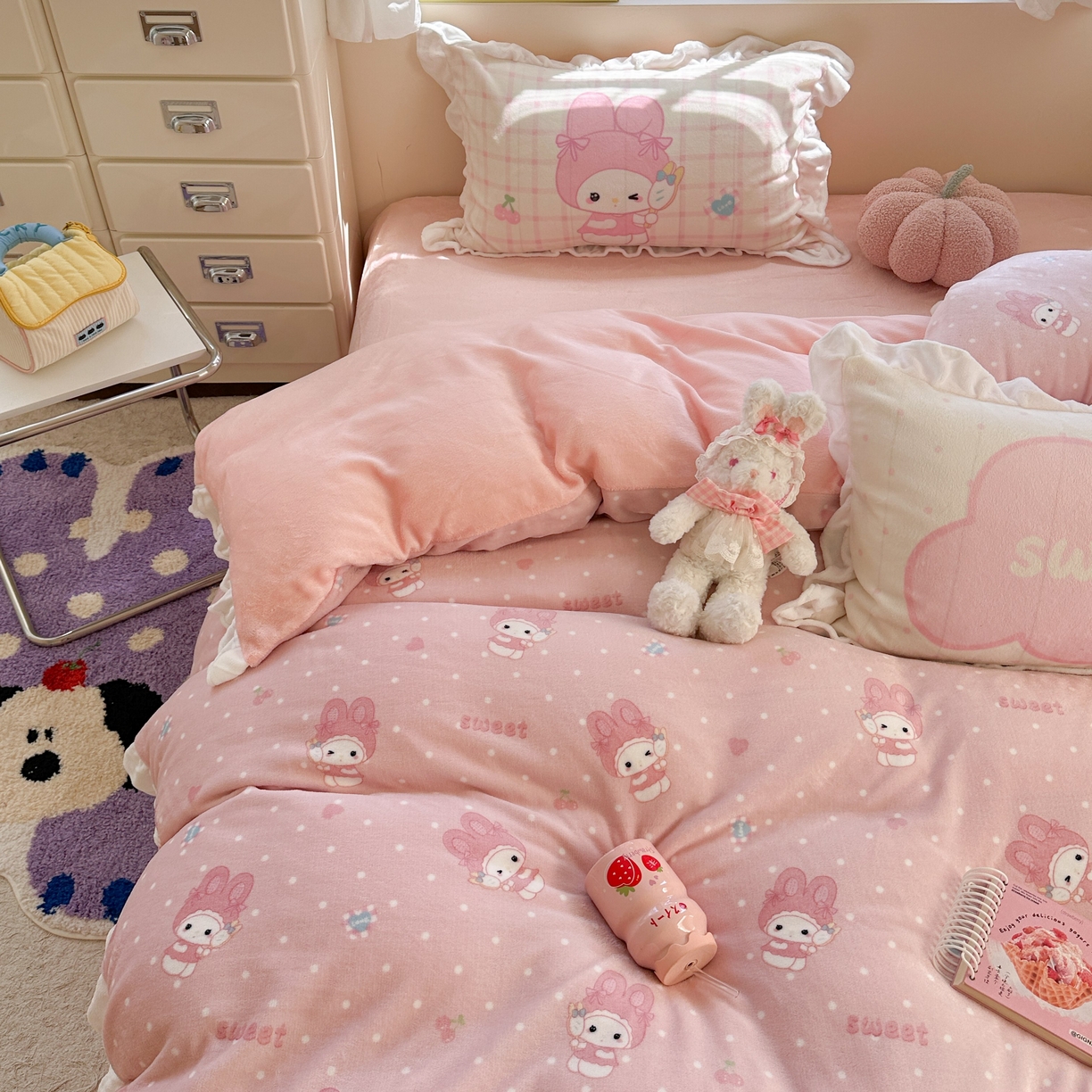 91家纺网 家纺一手货源 找家纺 美乐迪家纺 2025新款加厚牛奶绒花边四件套 头套小兔