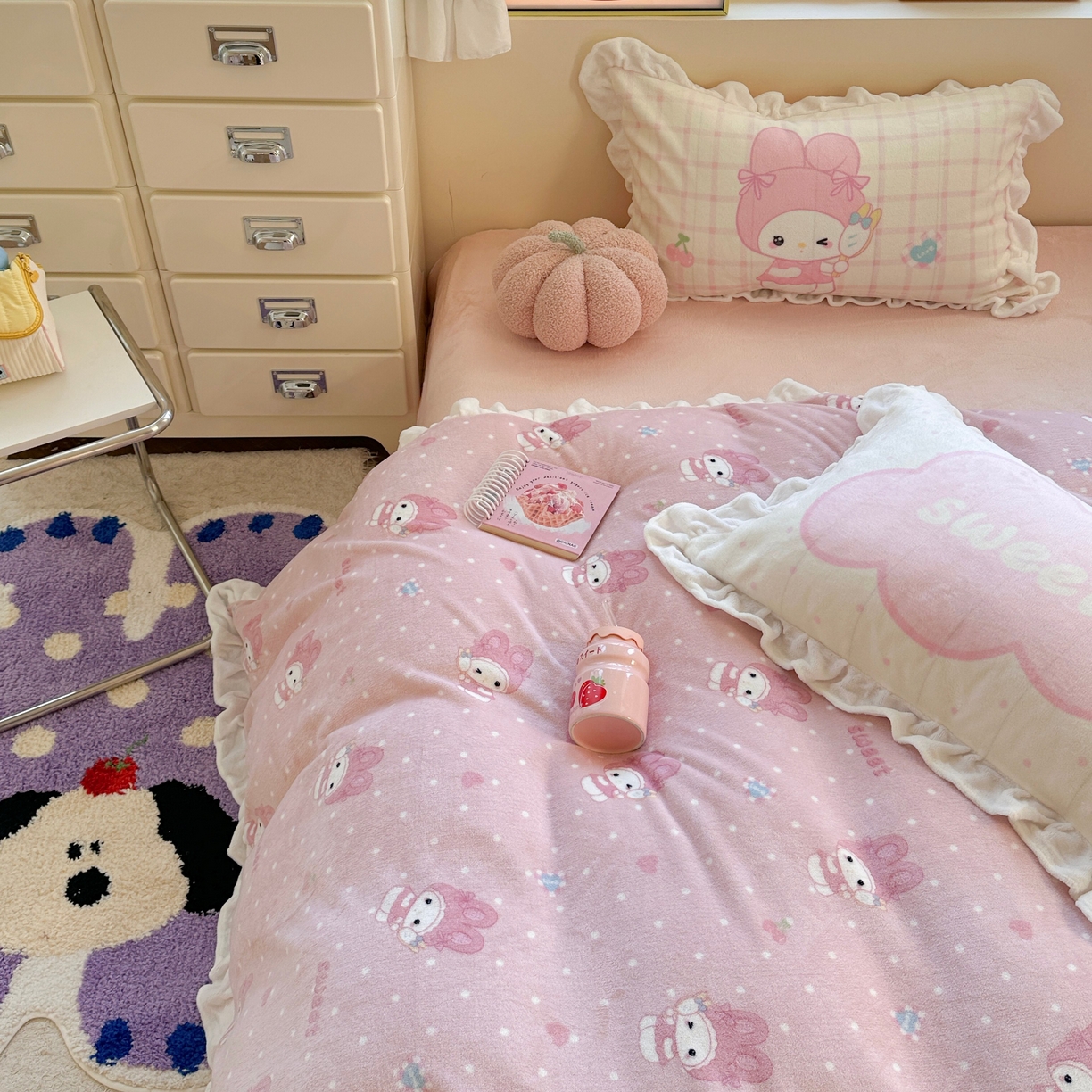 91家纺网 家纺一手货源 找家纺 美乐迪家纺 2025新款加厚牛奶绒花边四件套 头套小兔