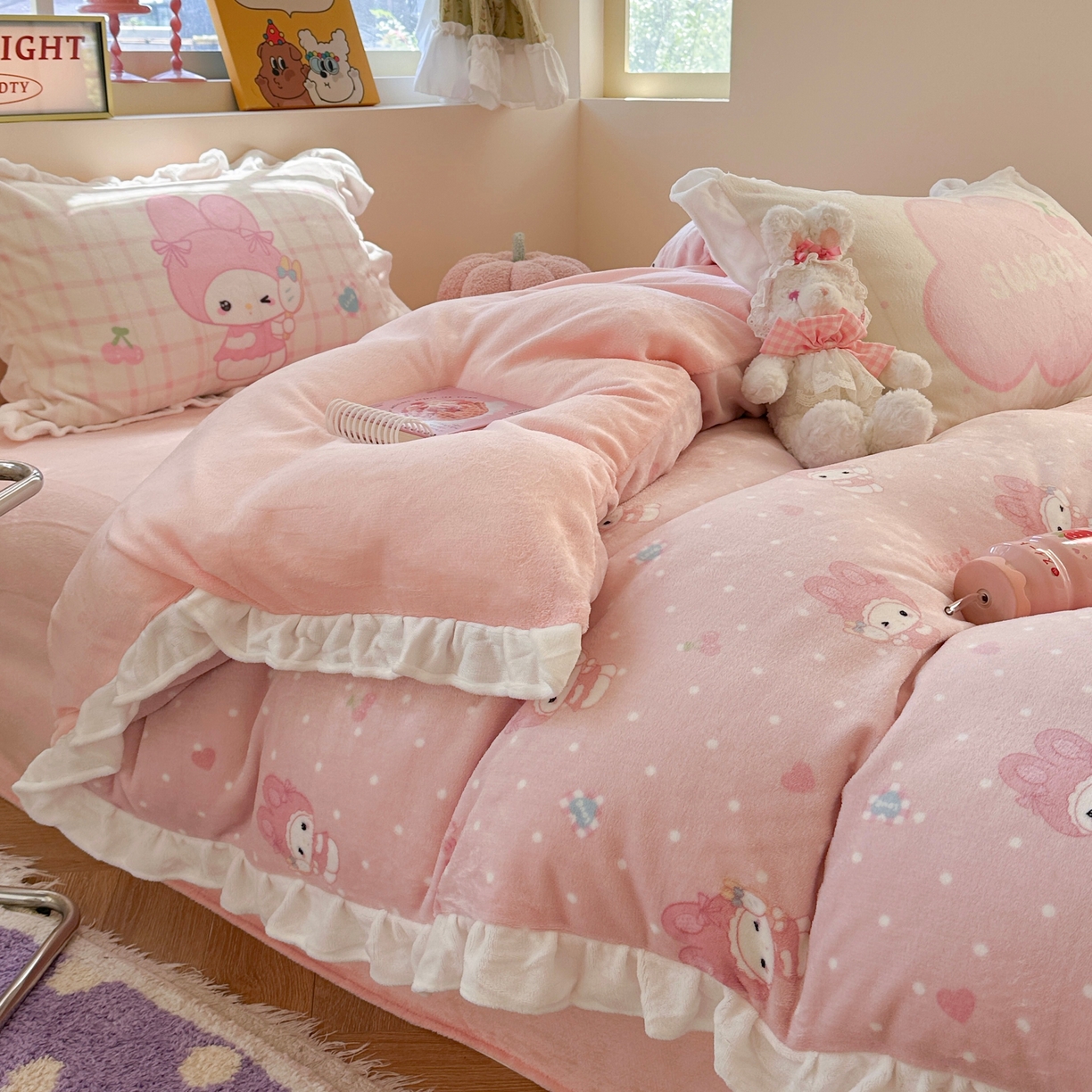 91家纺网 家纺一手货源 找家纺 美乐迪家纺 2025新款加厚牛奶绒花边四件套 头套小兔