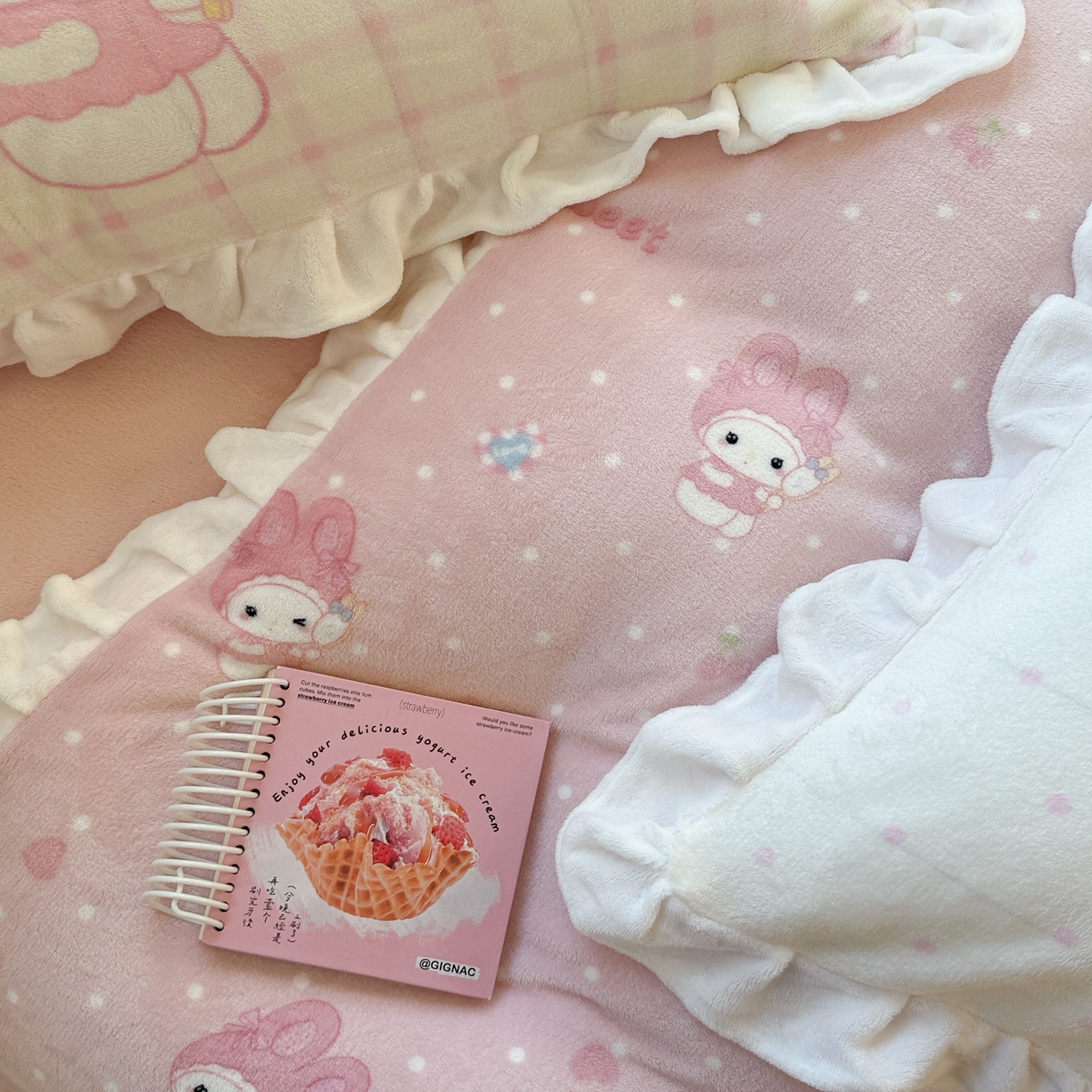 91家纺网 家纺一手货源 找家纺 美乐迪家纺 2025新款加厚牛奶绒花边四件套 头套小兔