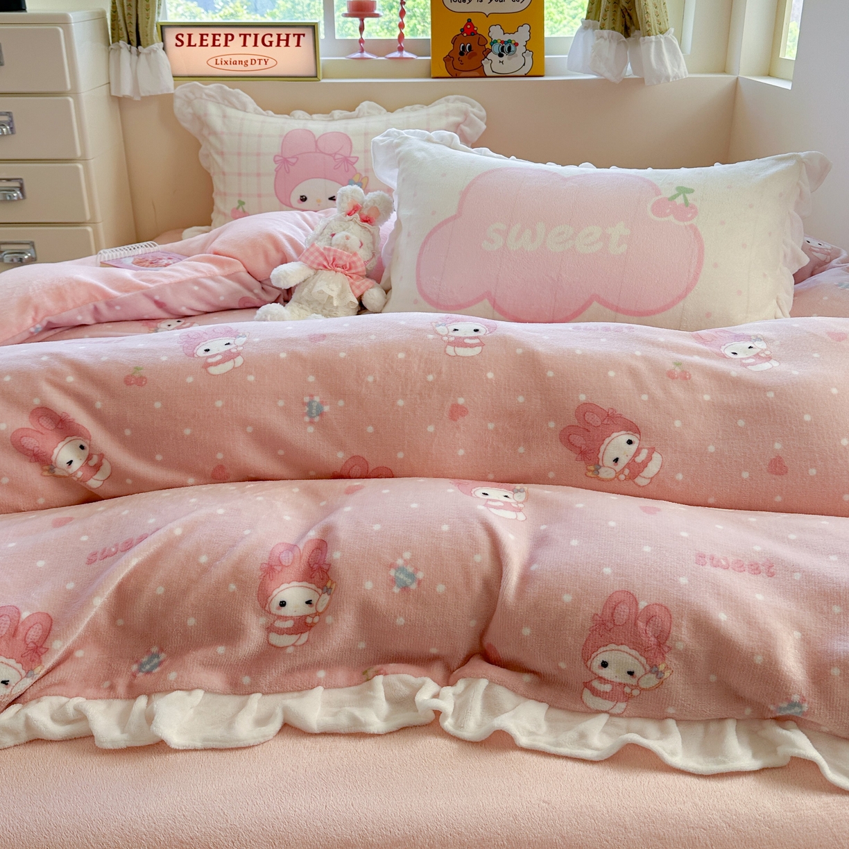 91家纺网 家纺一手货源 找家纺 美乐迪家纺 2025新款加厚牛奶绒花边四件套 头套小兔