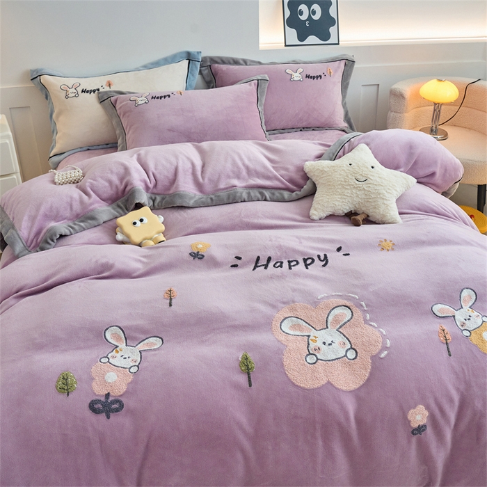91家纺网 家纺一手货源 找家纺 兰紫橙家纺 2025新款亲肤舒适毛巾绣牛奶绒四件套 开心兔-罗兰紫