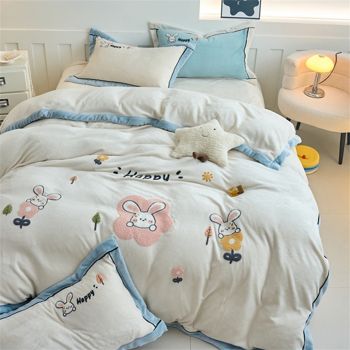 91家纺网 家纺一手货源 找家纺 （总）兰紫橙家纺 2025新款亲肤舒适毛巾绣牛奶绒四件套 8斤重