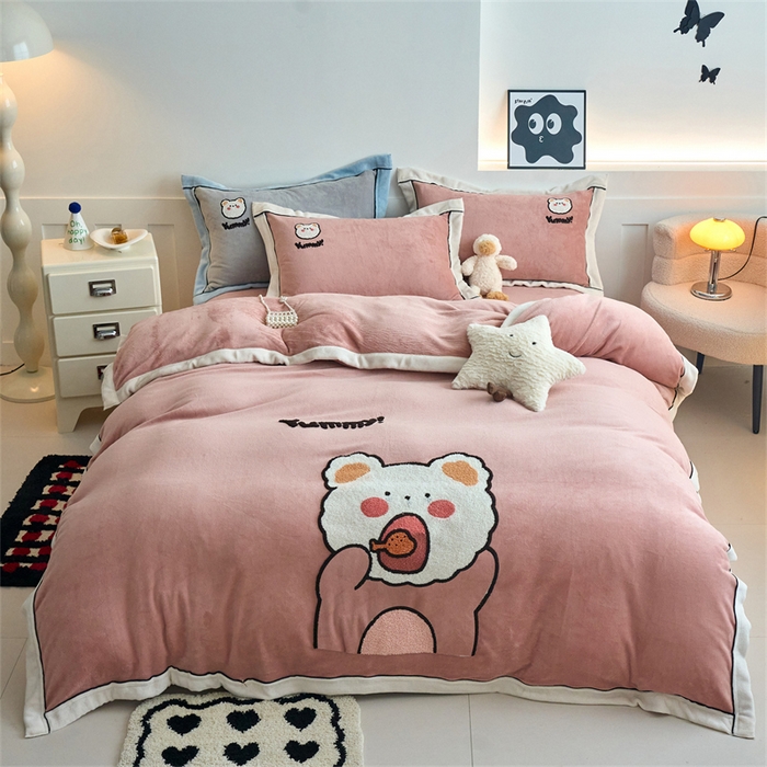 91家纺网 家纺一手货源 找家纺 （总）兰紫橙家纺 2025新款亲肤舒适毛巾绣牛奶绒四件套 8斤重