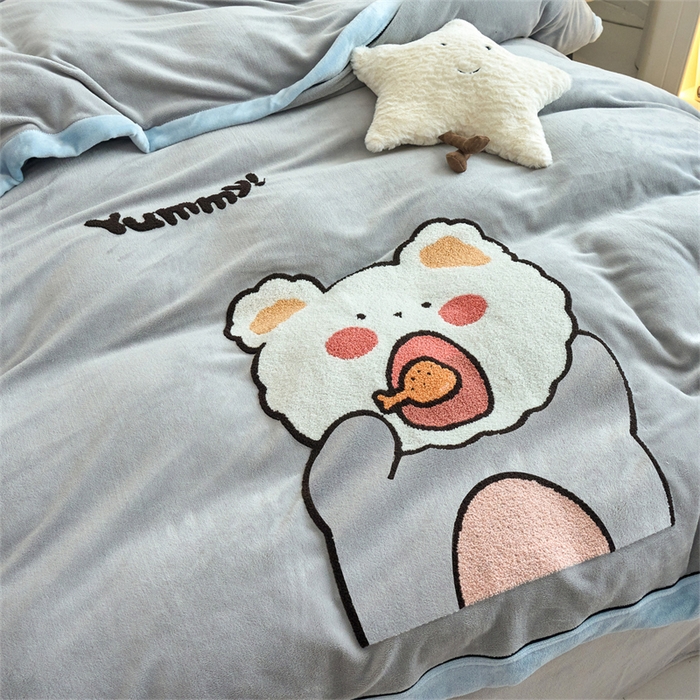 91家纺网 家纺一手货源 找家纺 兰紫橙家纺 2025新款亲肤舒适毛巾绣牛奶绒四件套 小熊-绅士灰