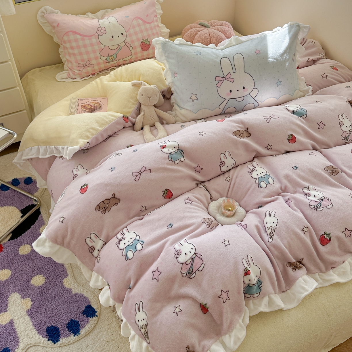 91家纺网 家纺一手货源 找家纺 美乐迪家纺 2025新款加厚牛奶绒花边四件套 甜品小兔