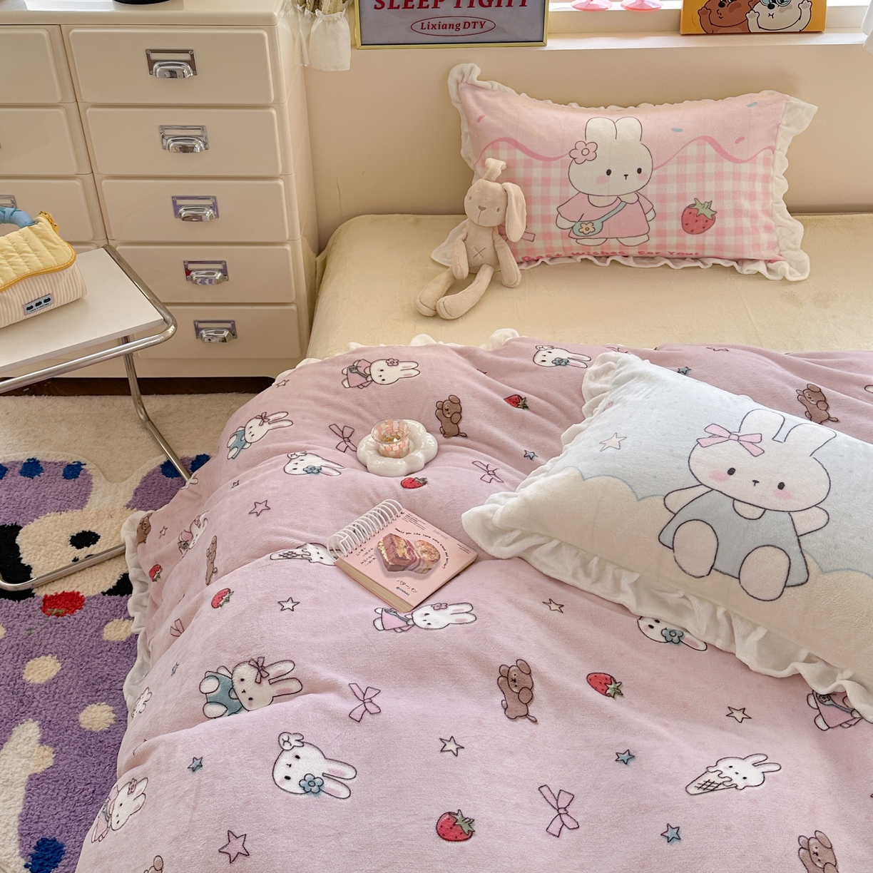 91家纺网 家纺一手货源 找家纺 美乐迪家纺 2025新款加厚牛奶绒花边四件套 甜品小兔