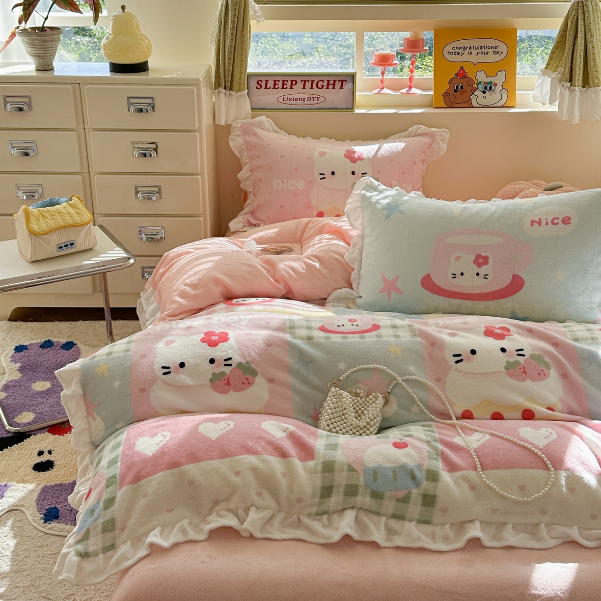 91家纺网 家纺一手货源 找家纺 美乐迪家纺 2025新款加厚牛奶绒花边四件套 猫咪日记