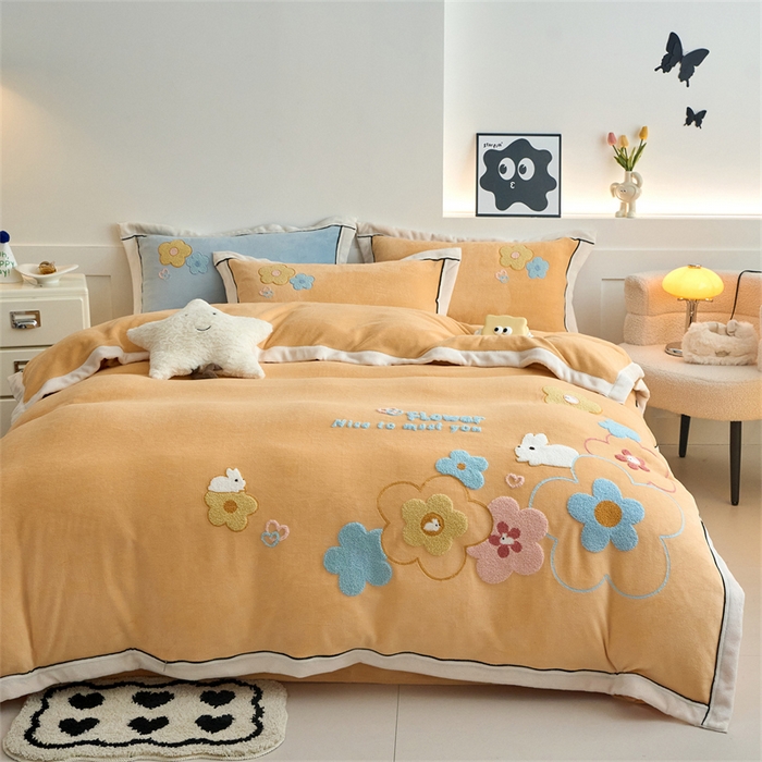 91家纺网 家纺一手货源 找家纺 兰紫橙家纺 2025新款亲肤舒适毛巾绣牛奶绒四件套 桃花朵朵开-雏菊黄