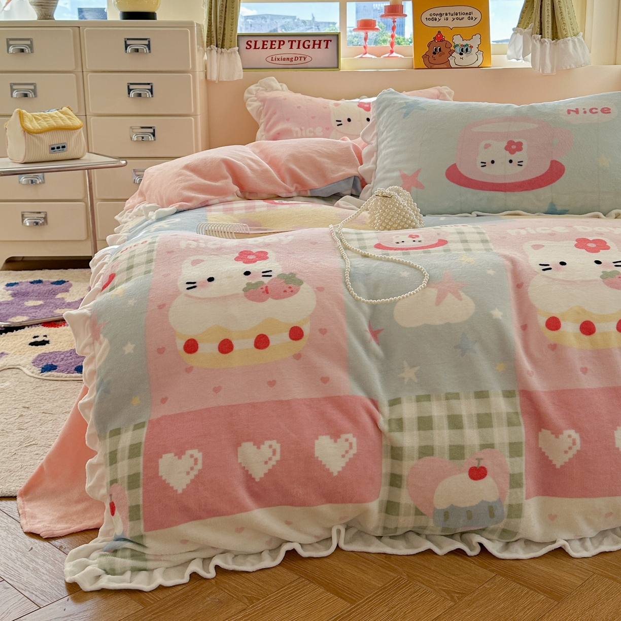 91家纺网 家纺一手货源 找家纺 美乐迪家纺 2025新款加厚牛奶绒花边四件套 猫咪日记