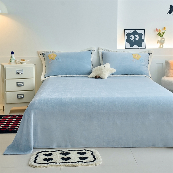 91家纺网 家纺一手货源 找家纺 兰紫橙家纺 2025新款亲肤舒适毛巾绣牛奶绒四件套 桃花朵朵开-天空蓝