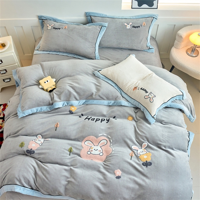 91家纺网 家纺一手货源 找家纺 兰紫橙家纺 2025新款亲肤舒适毛巾绣牛奶绒四件套 开心兔-绅士灰