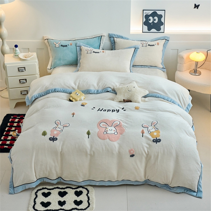 兰紫橙家纺 2025新款亲肤舒适毛巾绣牛奶绒四件套 开心兔-奶昔白