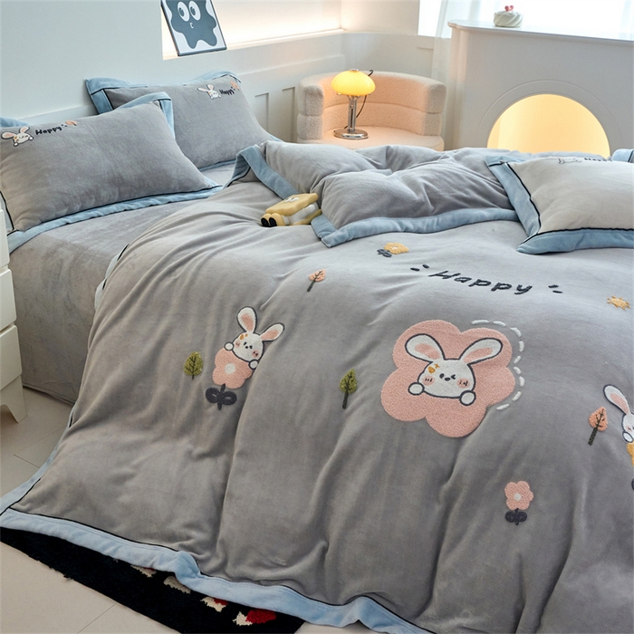 91家纺网 家纺一手货源 找家纺 兰紫橙家纺 2025新款亲肤舒适毛巾绣牛奶绒四件套 开心兔-绅士灰