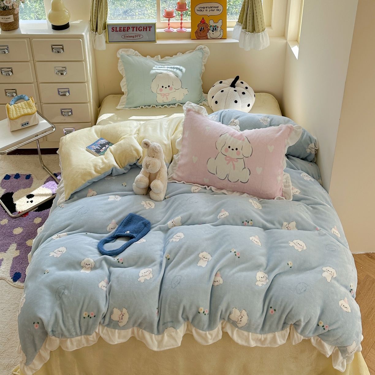 91家纺网 家纺一手货源 找家纺 美乐迪家纺 2025新款加厚牛奶绒花边四件套 蓝色小狗