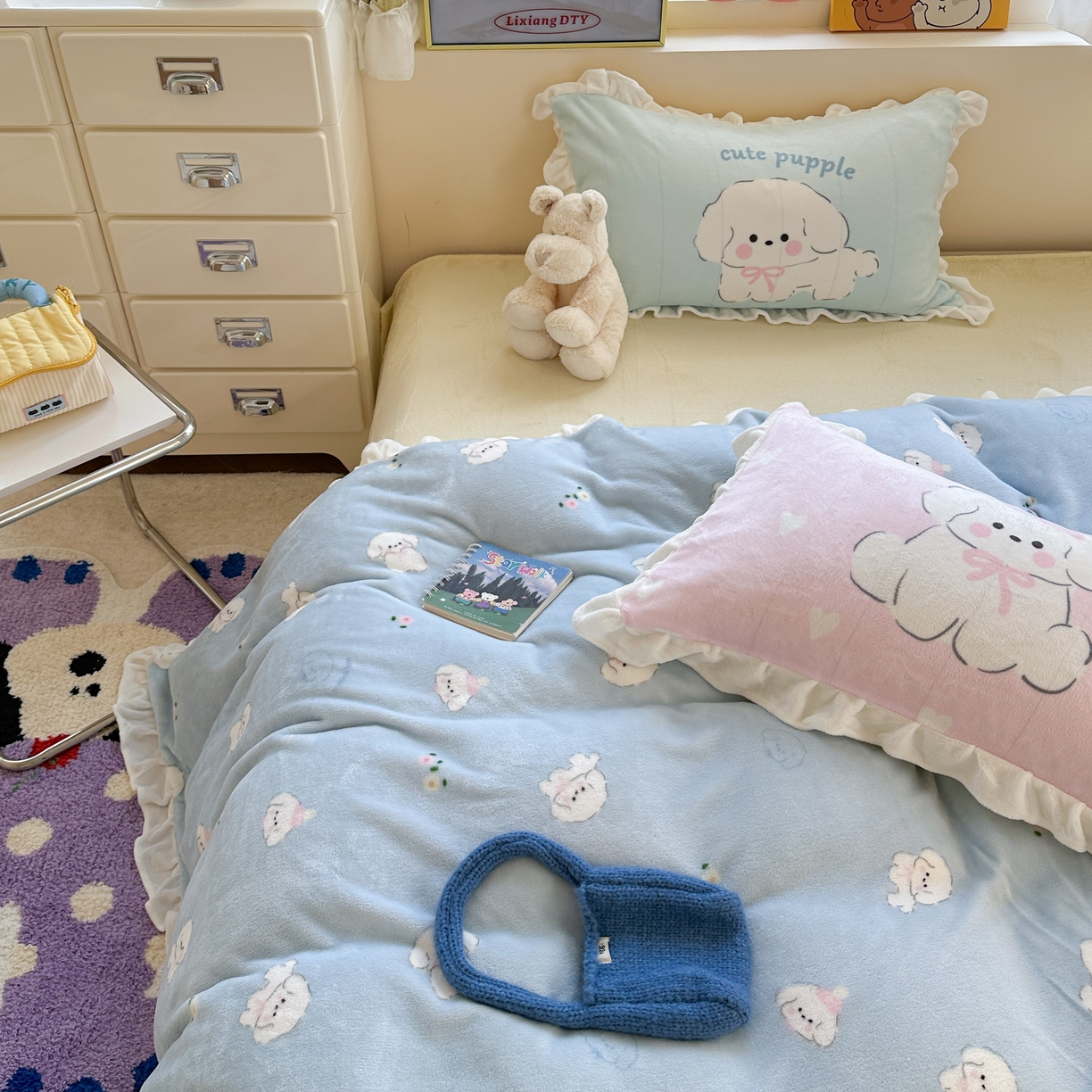 91家纺网 家纺一手货源 找家纺 美乐迪家纺 2025新款加厚牛奶绒花边四件套 蓝色小狗