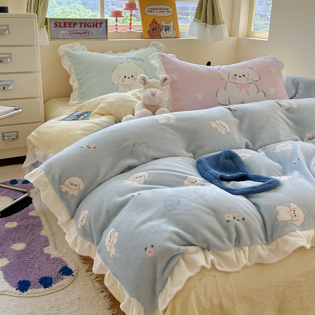 91家纺网 家纺一手货源 找家纺 美乐迪家纺 2025新款加厚牛奶绒花边四件套 蓝色小狗