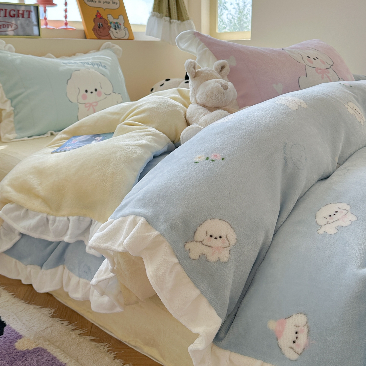 91家纺网 家纺一手货源 找家纺 美乐迪家纺 2025新款加厚牛奶绒花边四件套 蓝色小狗