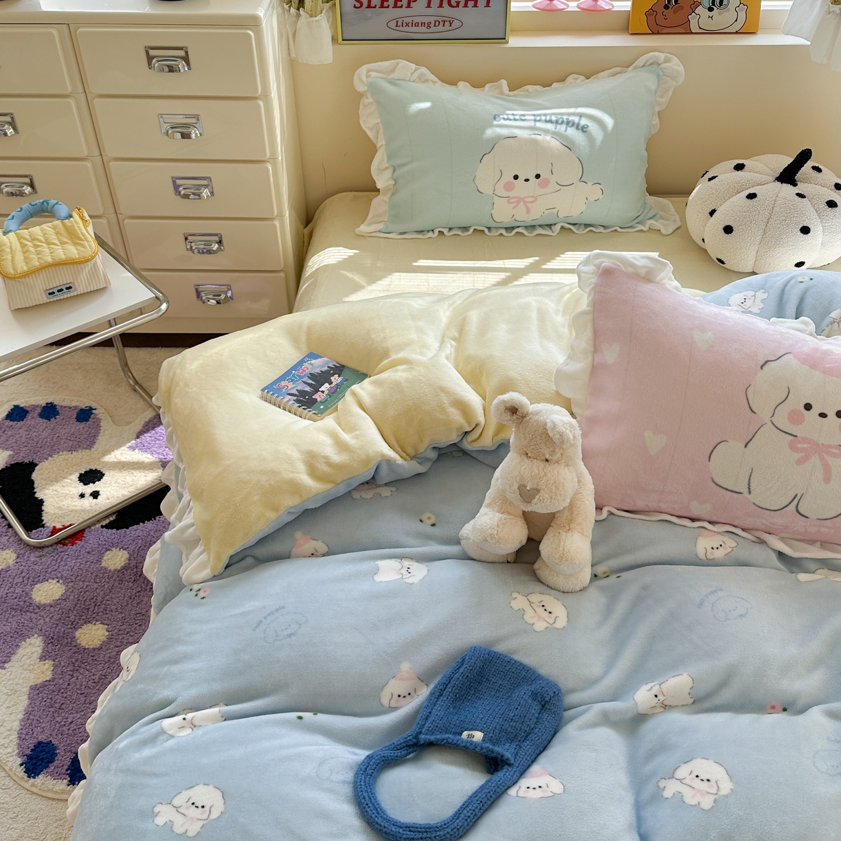 91家纺网 家纺一手货源 找家纺 美乐迪家纺 2025新款加厚牛奶绒花边四件套 蓝色小狗