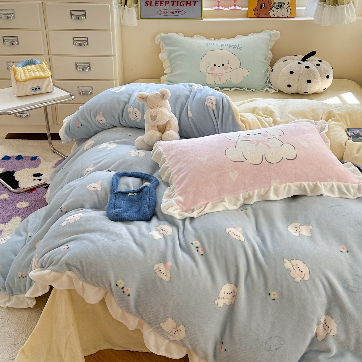 91家纺网 家纺一手货源 找家纺 美乐迪家纺 2025新款加厚牛奶绒花边四件套 蓝色小狗