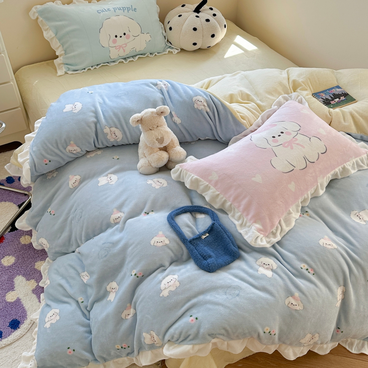 91家纺网 家纺一手货源 找家纺 美乐迪家纺 2025新款加厚牛奶绒花边四件套 蓝色小狗