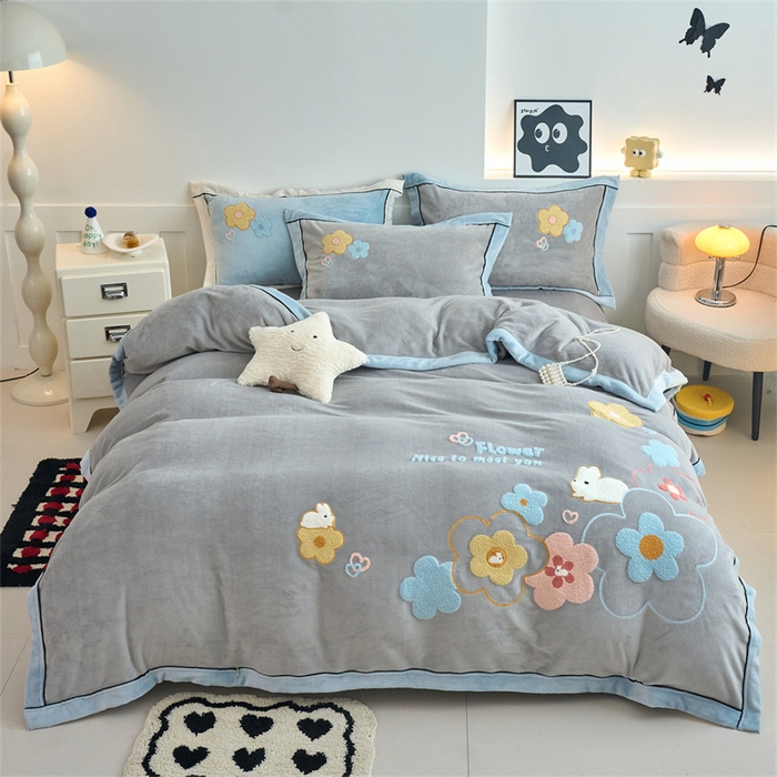 兰紫橙家纺 2025新款亲肤舒适毛巾绣牛奶绒四件套 桃花朵朵开-绅士灰