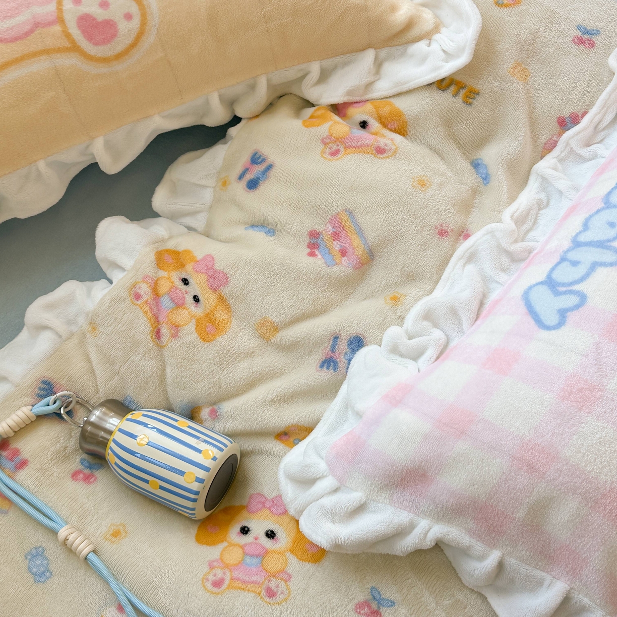 91家纺网 家纺一手货源 找家纺 美乐迪家纺 2025新款加厚牛奶绒花边四件套 黄油小狗