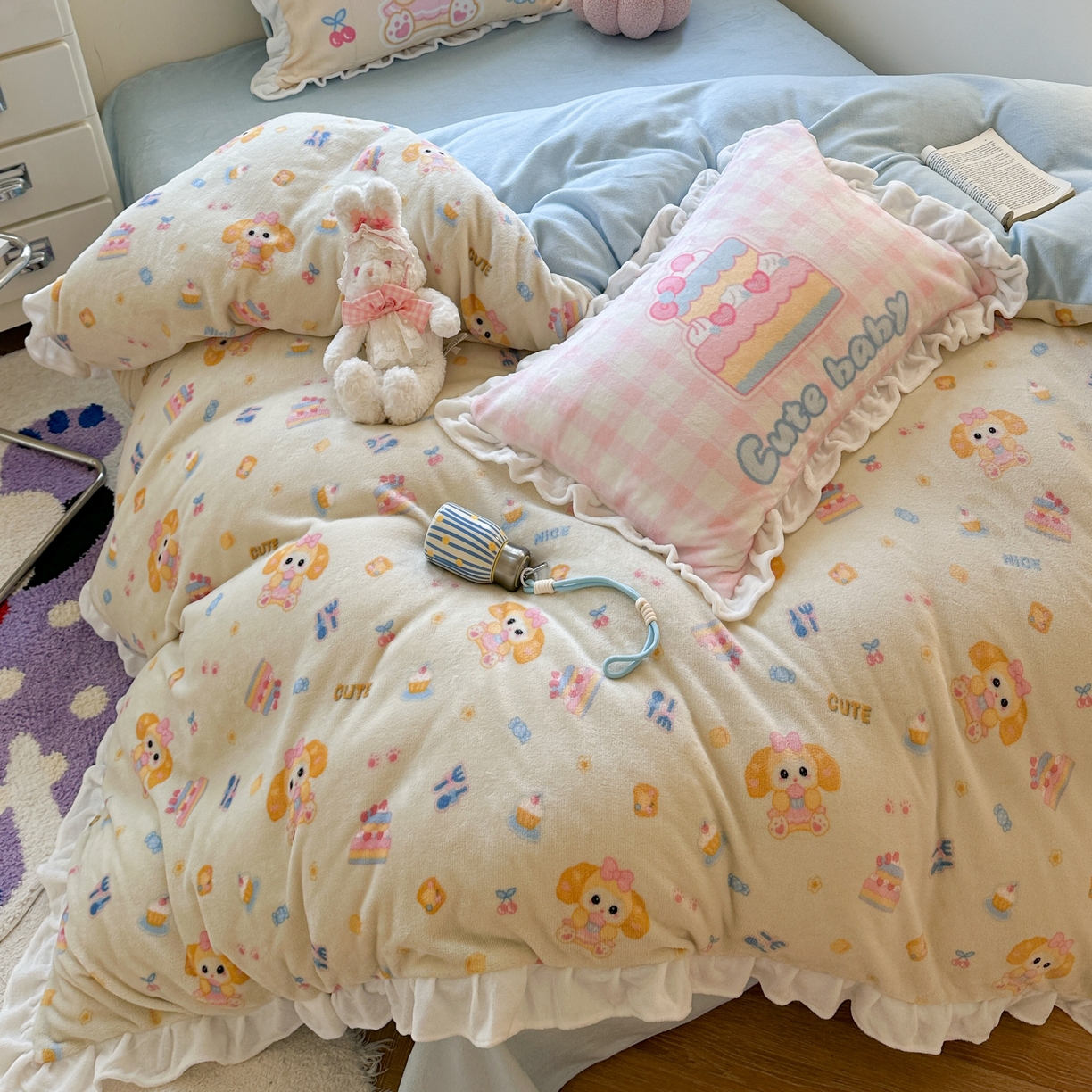 91家纺网 家纺一手货源 找家纺 美乐迪家纺 2025新款加厚牛奶绒花边四件套 黄油小狗