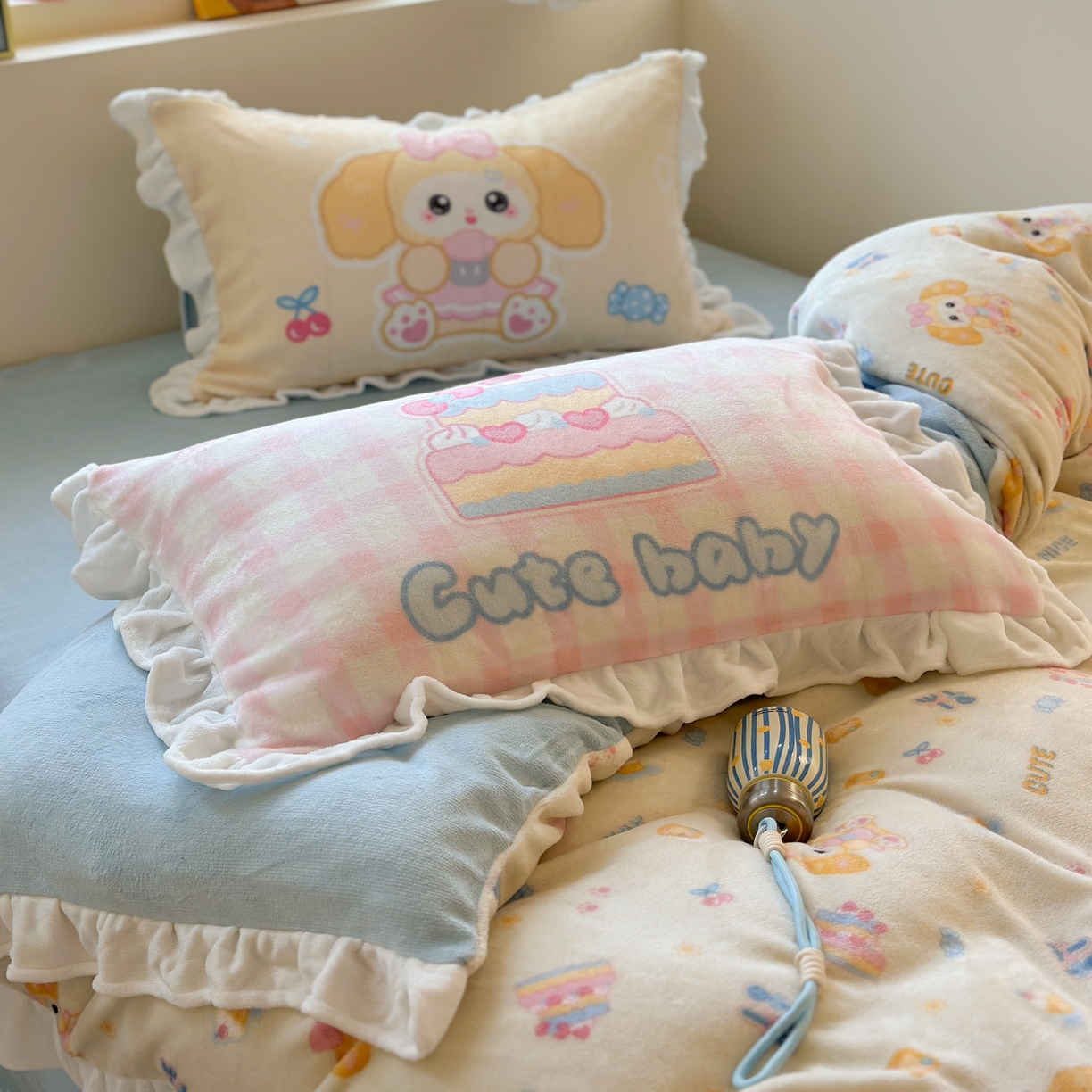 91家纺网 家纺一手货源 找家纺 美乐迪家纺 2025新款加厚牛奶绒花边四件套 黄油小狗