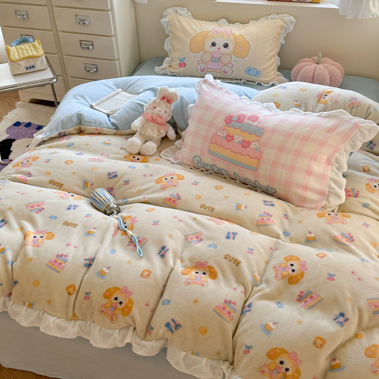 91家纺网 家纺一手货源 找家纺 美乐迪家纺 2025新款加厚牛奶绒花边四件套 黄油小狗