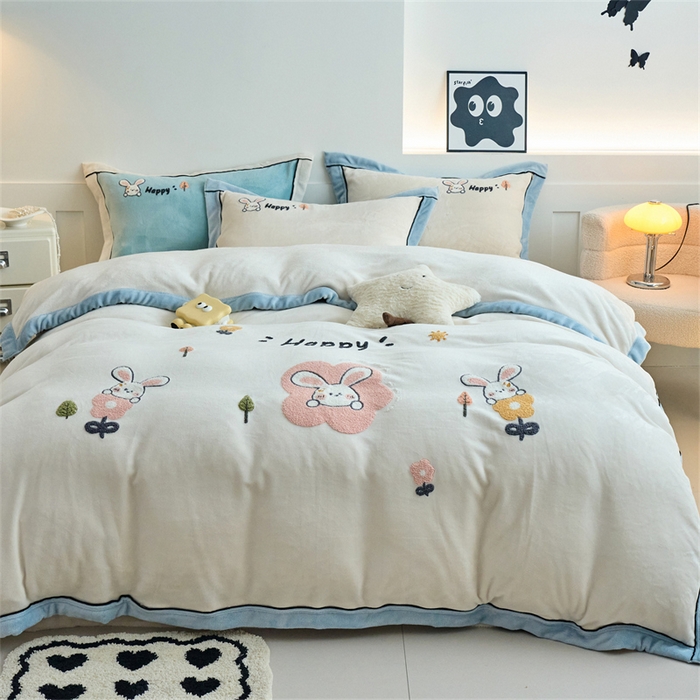 91家纺网 家纺一手货源 找家纺 （总）兰紫橙家纺 2025新款亲肤舒适毛巾绣牛奶绒四件套 8斤重