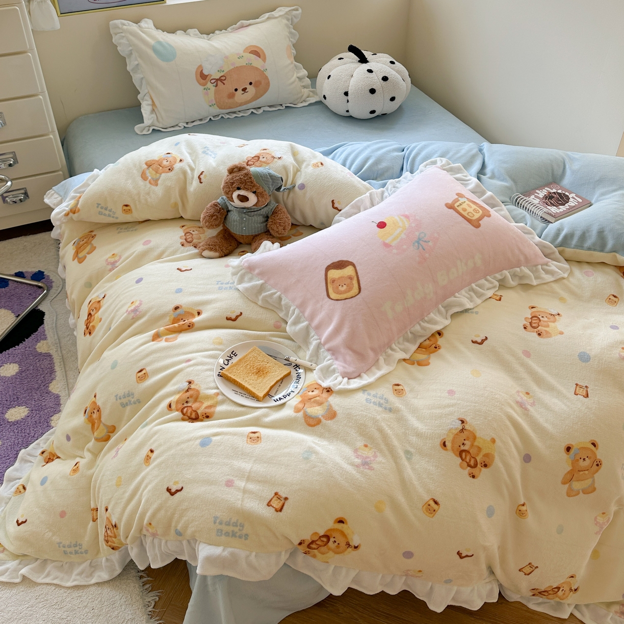 91家纺网 家纺一手货源 找家纺 美乐迪家纺 2025新款加厚牛奶绒花边四件套 烘焙熊