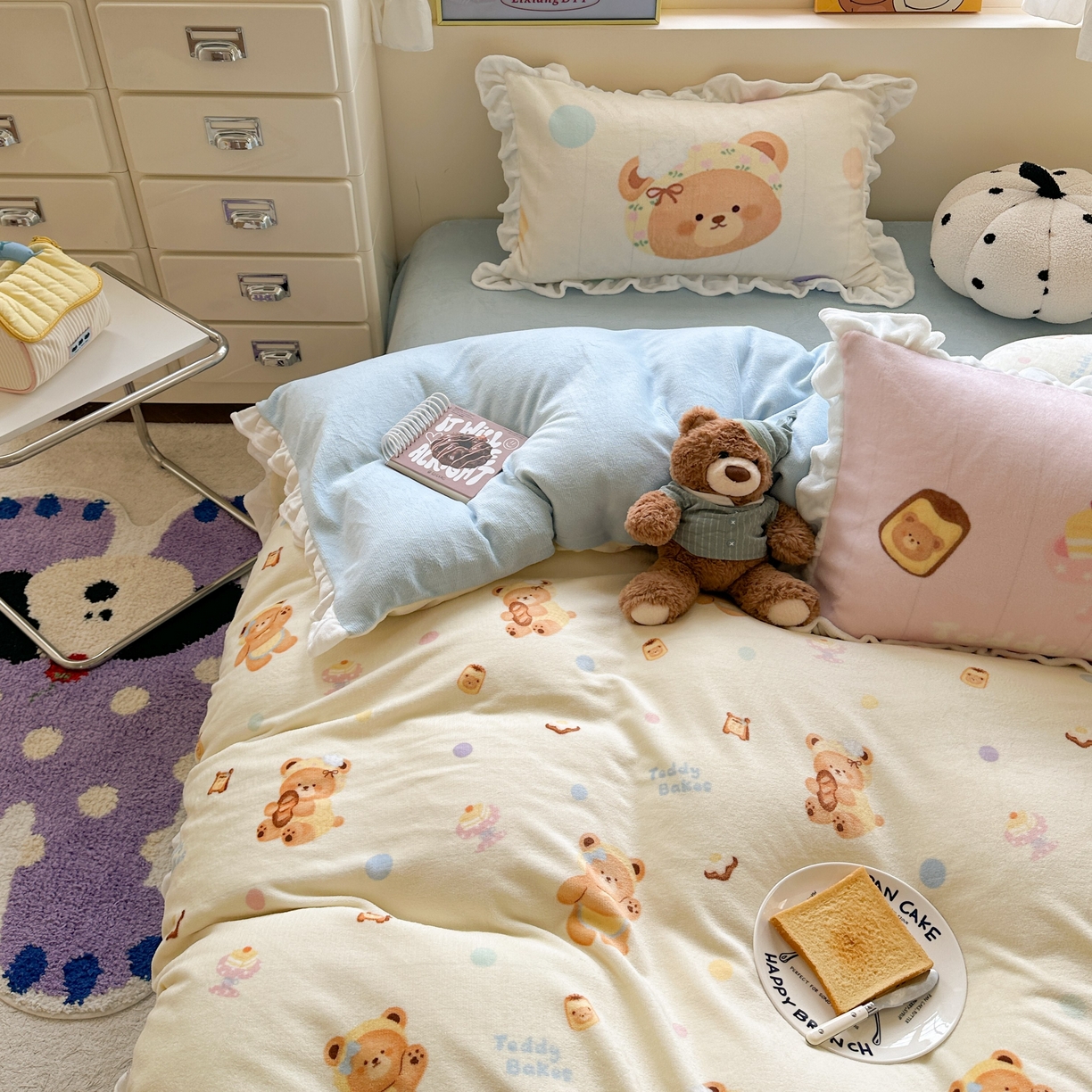 91家纺网 家纺一手货源 找家纺 美乐迪家纺 2025新款加厚牛奶绒花边四件套 烘焙熊