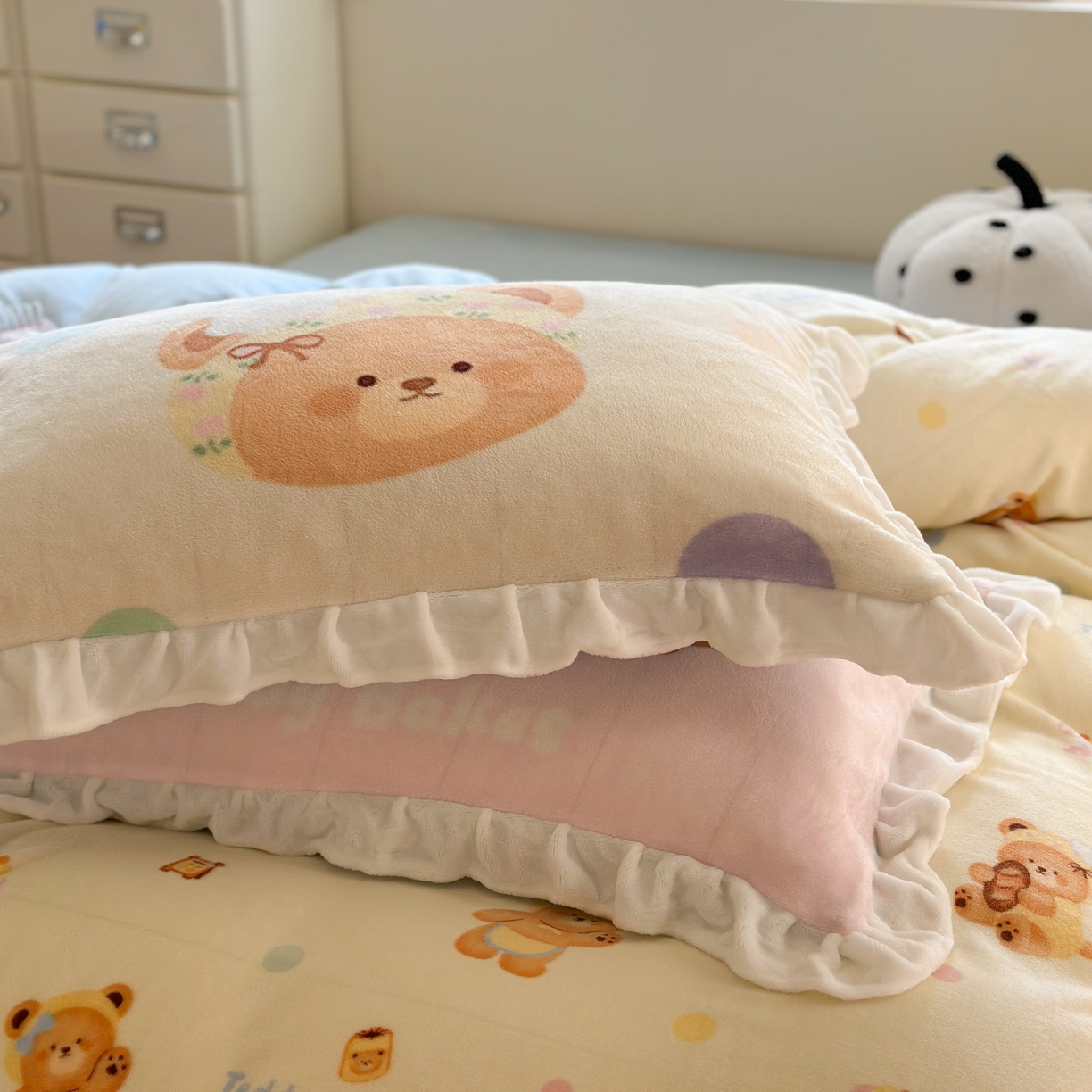 91家纺网 家纺一手货源 找家纺 美乐迪家纺 2025新款加厚牛奶绒花边四件套 烘焙熊