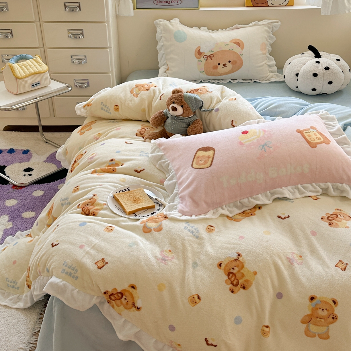 91家纺网 家纺一手货源 找家纺 美乐迪家纺 2025新款加厚牛奶绒花边四件套 烘焙熊