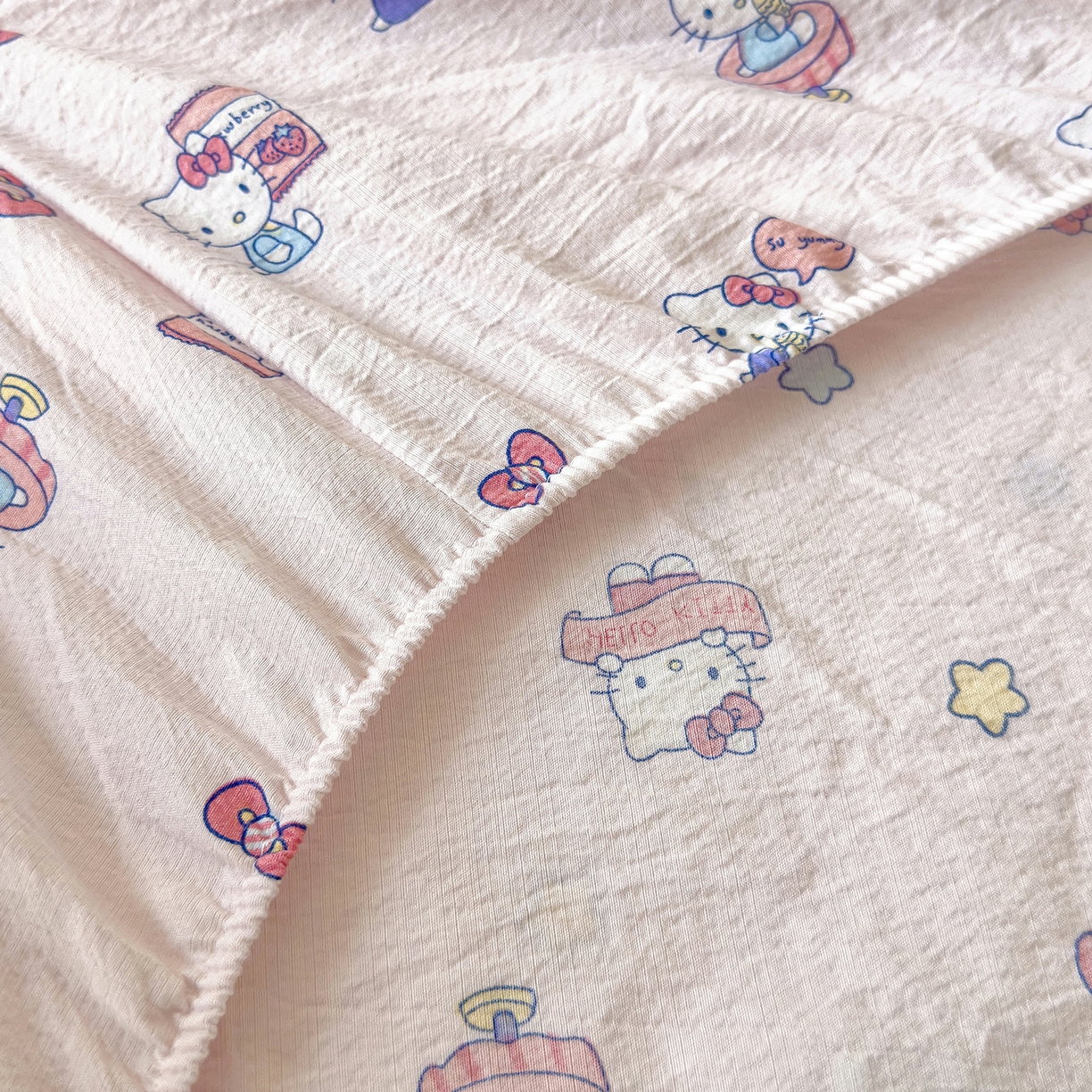 91家纺网 家纺一手货源 找家纺 （总）梦庭帛美 2025新款高克重110克云感提花皱皱纱正版三丽鸥床笠