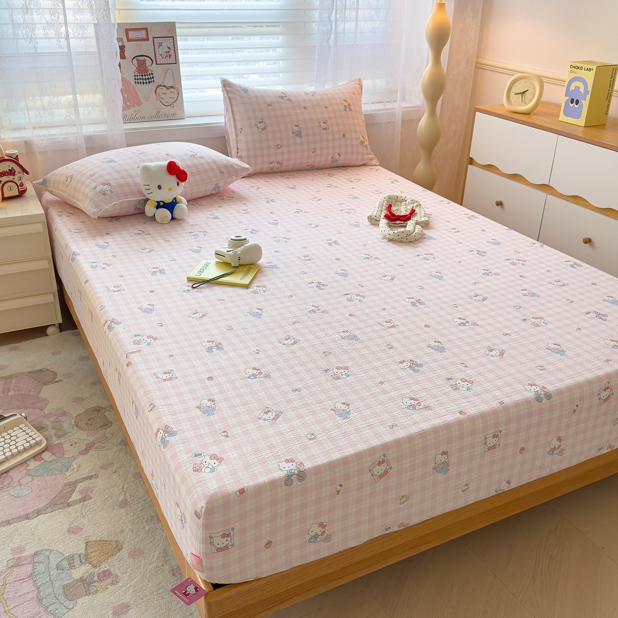 91家纺网 家纺一手货源 找家纺 梦庭帛美 2025新款高克重110克云感提花皱皱纱正版三丽鸥床笠 甜蜜电话-粉