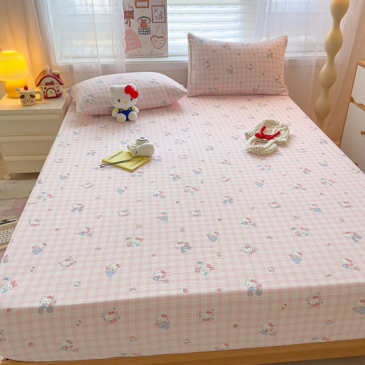 91家纺网 家纺一手货源 找家纺 梦庭帛美 2025新款高克重110克云感提花皱皱纱正版三丽鸥床笠 甜蜜电话-粉