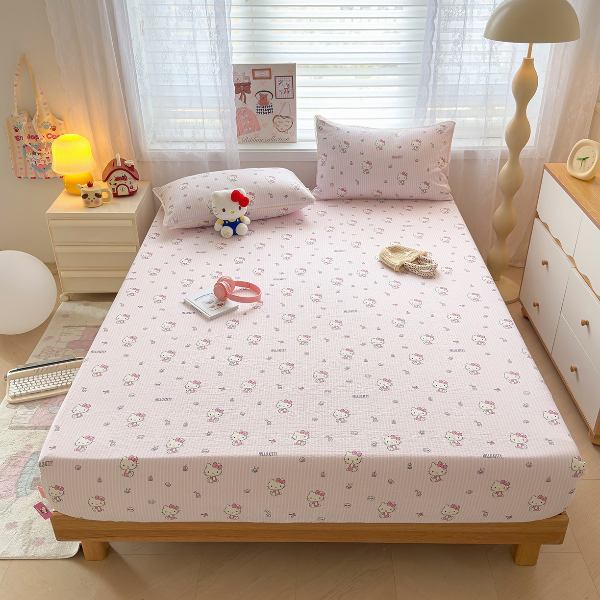 91家纺网 家纺一手货源 找家纺 梦庭帛美 2025新款高克重110克云感提花皱皱纱正版三丽鸥床笠 条纹KT