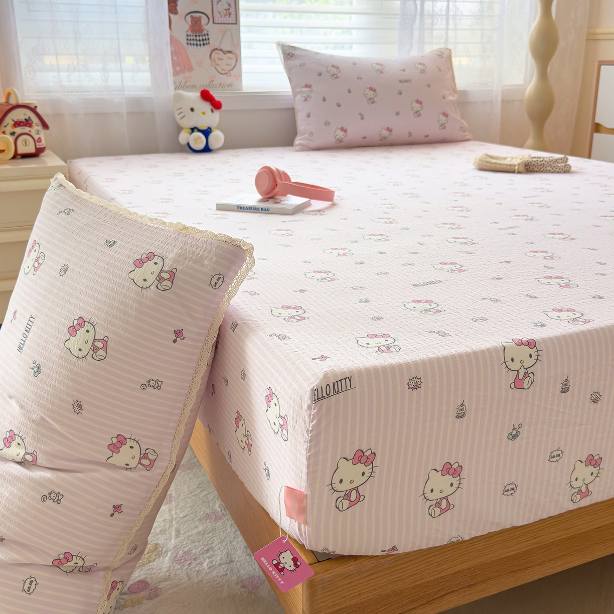 91家纺网 家纺一手货源 找家纺 梦庭帛美 2025新款高克重110克云感提花皱皱纱正版三丽鸥床笠 条纹KT