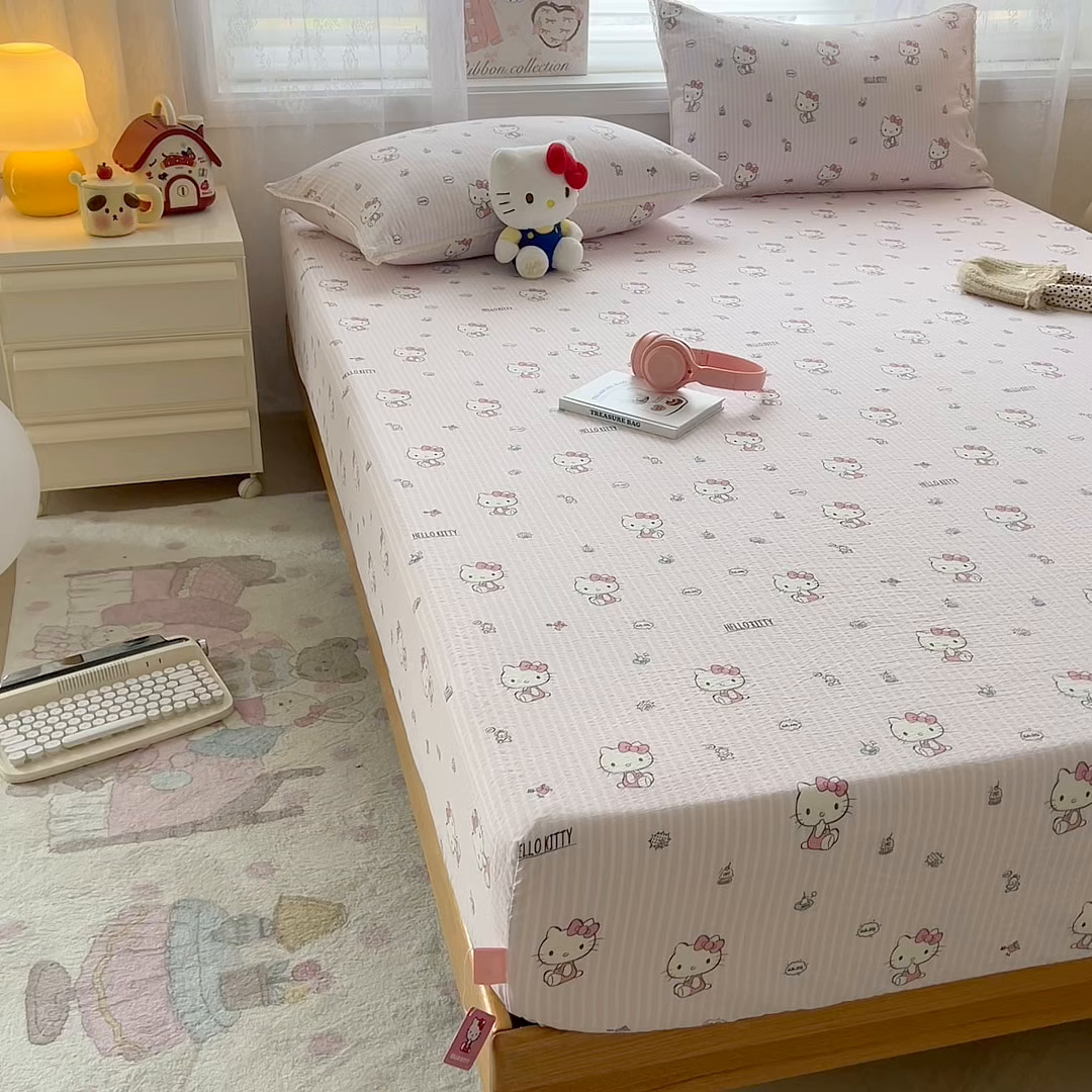 91家纺网 家纺一手货源 找家纺 梦庭帛美 2025新款高克重110克云感提花皱皱纱正版三丽鸥床笠 条纹KT