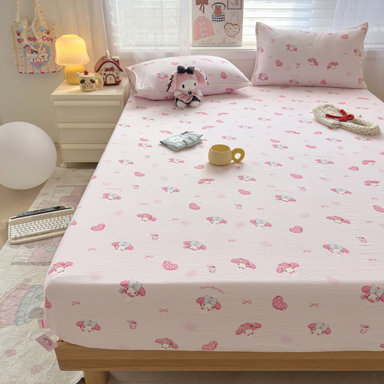 91家纺网 家纺一手货源 找家纺 梦庭帛美 2025新款高克重110克云感提花皱皱纱正版三丽鸥床笠 童趣美乐蒂