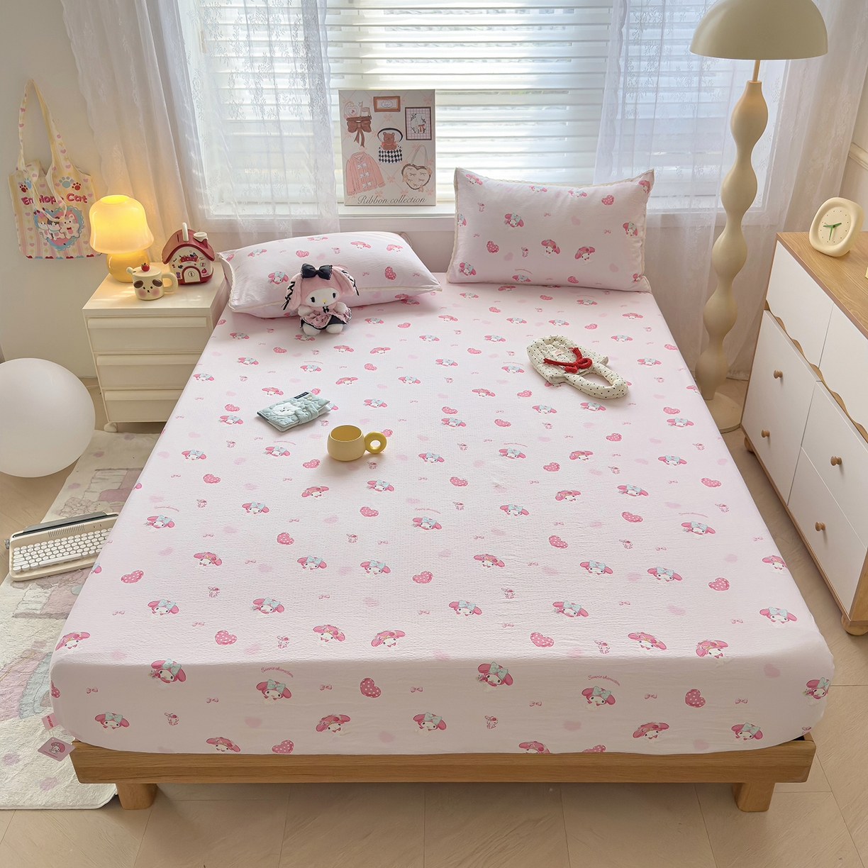 91家纺网 家纺一手货源 找家纺 梦庭帛美 2025新款高克重110克云感提花皱皱纱正版三丽鸥床笠 童趣美乐蒂